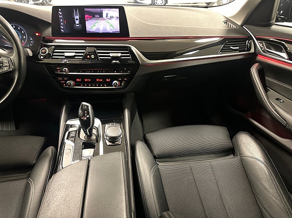 BMW 530e 11 of 15