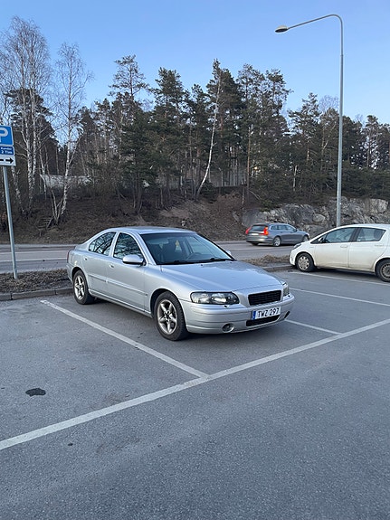 Volvo S60 2 of 5