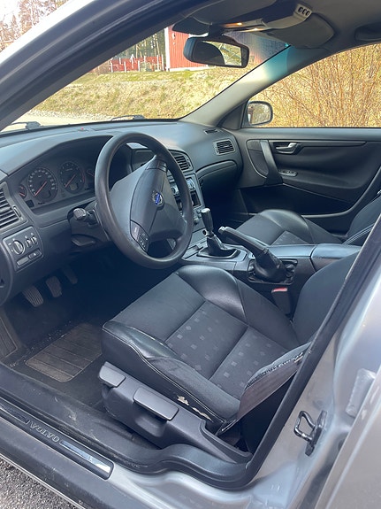 Volvo S60 4 of 5