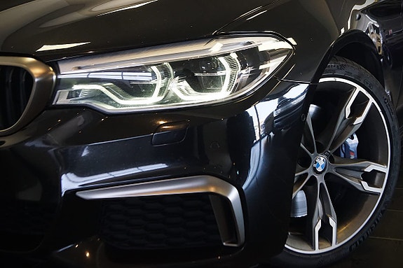 BMW M550i 2 of 30