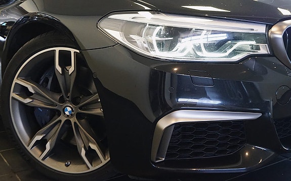BMW M550i 9 of 30