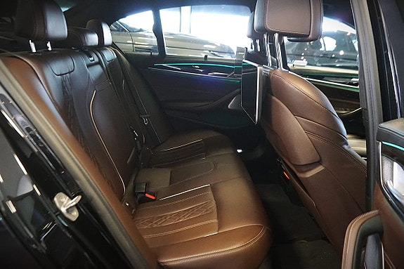 BMW M550i 27 of 30