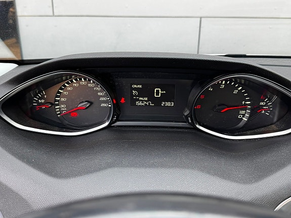Peugeot 308 SW 7 of 15