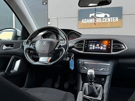 Peugeot 308 SW 12 of 15