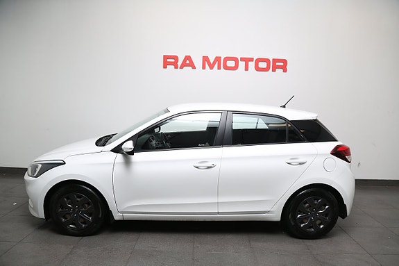 Hyundai i20 3 of 23