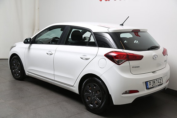 Hyundai i20 4 of 23