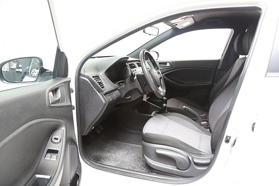 Hyundai i20 9 of 23