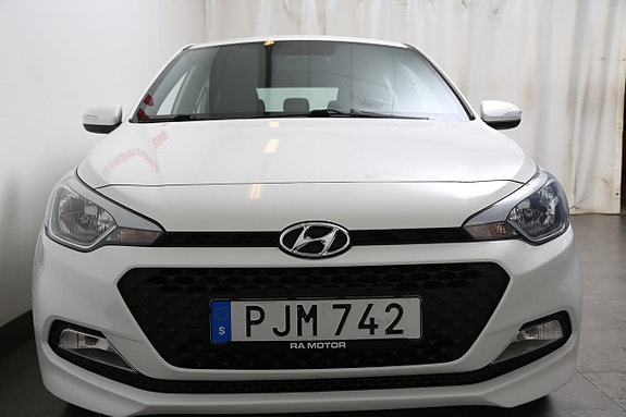 Hyundai i20 5 of 23