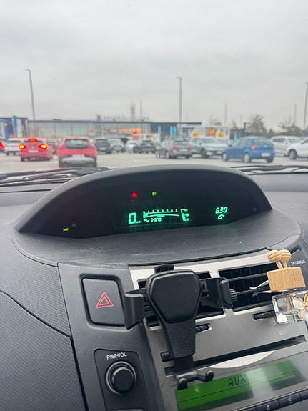 Toyota Yaris 8 of 9