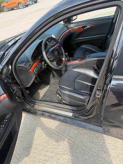 Mercedes-Benz E200 6 of 9