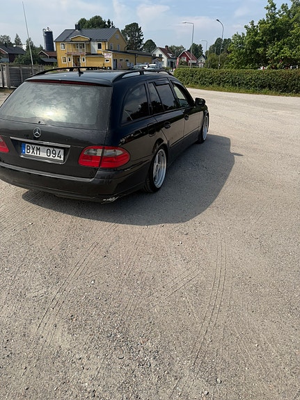 Mercedes-Benz E200 3 of 9