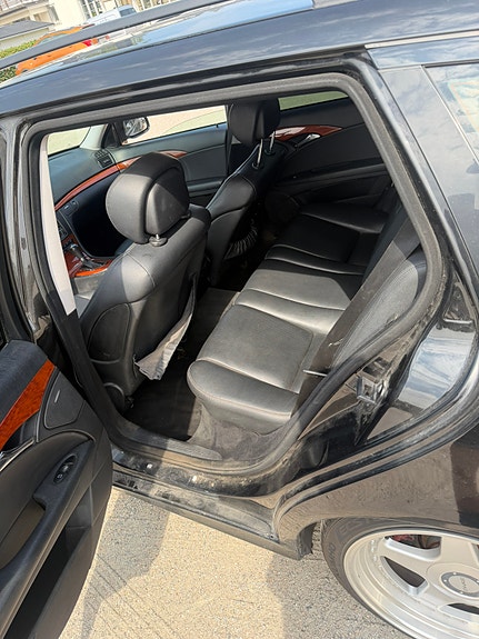 Mercedes-Benz E200 7 of 9