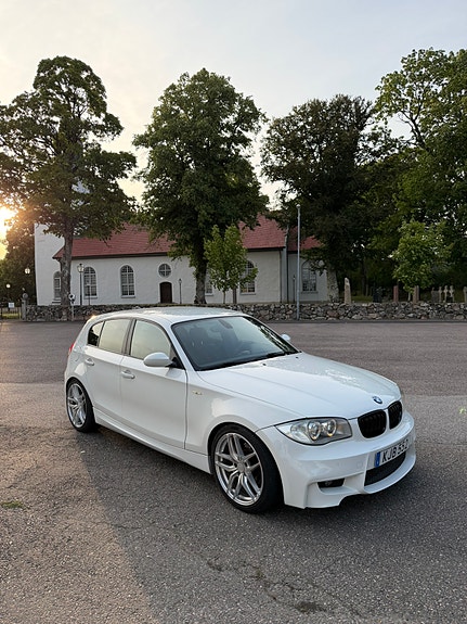 BMW 120d 2 of 7