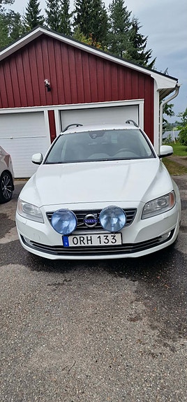 Volvo V70 2 of 5