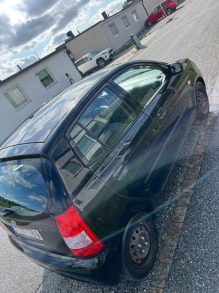 Kia Picanto 2 of 7