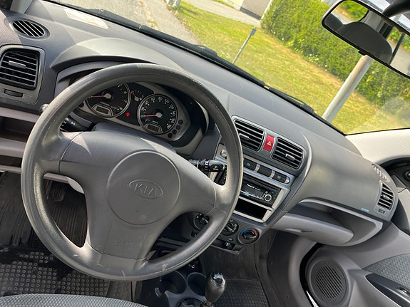 Kia Picanto 4 of 7
