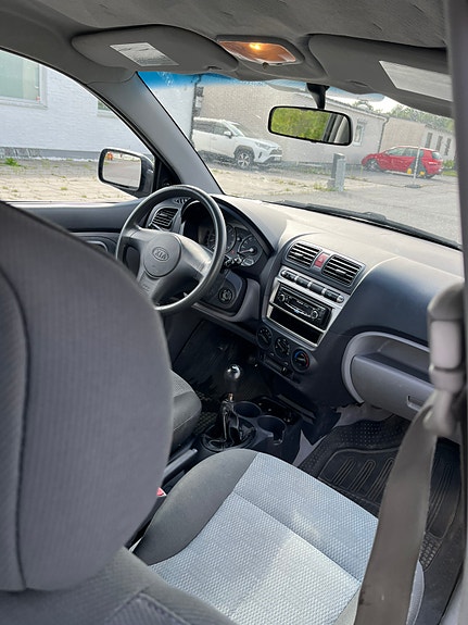 Kia Picanto 5 of 7