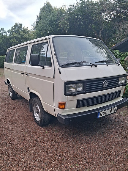 Volkswagen Caravelle 2 of 5