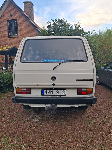 Volkswagen Caravelle 4 of 5