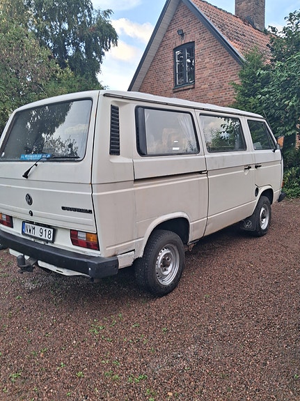 Volkswagen Caravelle 3 of 5