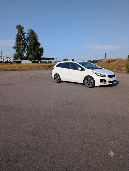 Kia Ceed 2 of 23