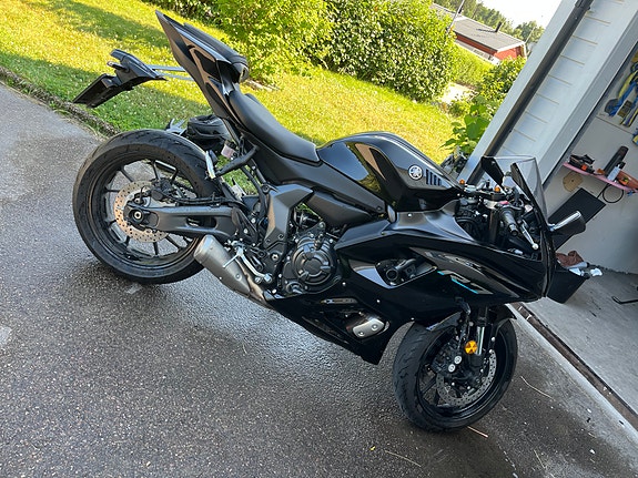 Yamaha YZF-R7 2 of 3
