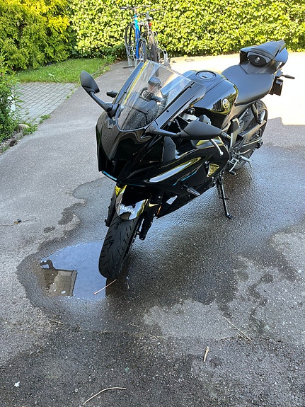 Yamaha YZF-R7 3 of 3
