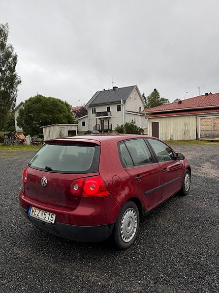 Volkswagen Golf V 4 of 5