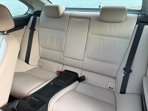 BMW 325i 3 of 4