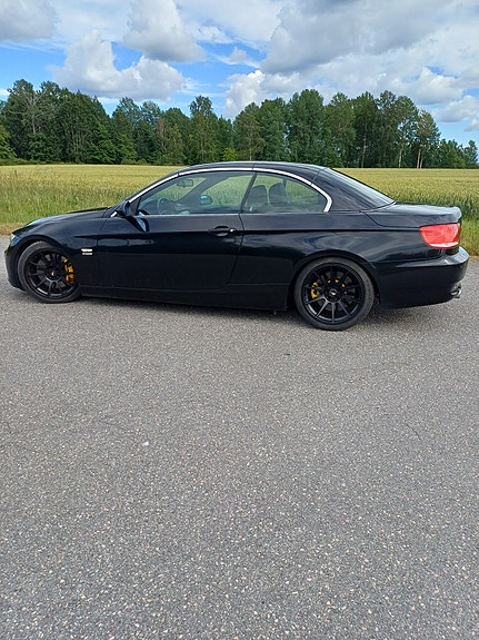 BMW 335i 2 of 11