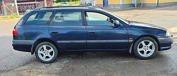 Toyota Avensis 4 of 15