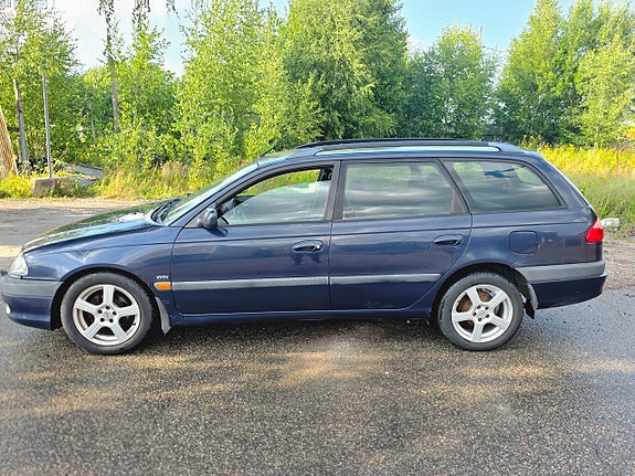 Toyota Avensis 8 of 15
