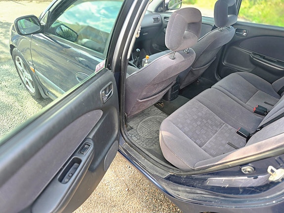 Toyota Avensis 12 of 15
