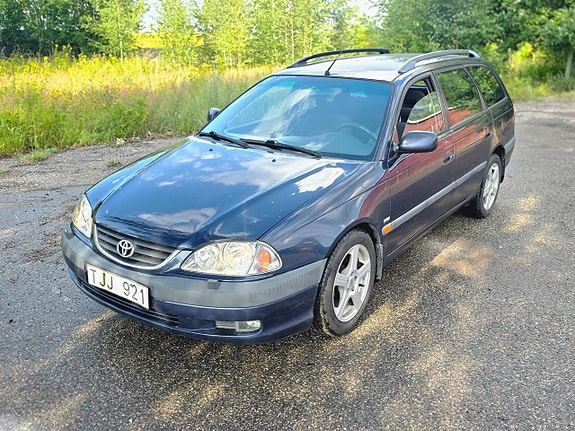 Toyota Avensis 3 of 15