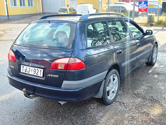 Toyota Avensis 5 of 15