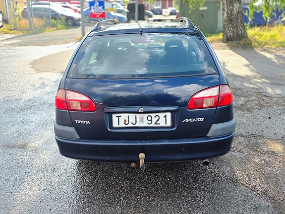 Toyota Avensis 6 of 15