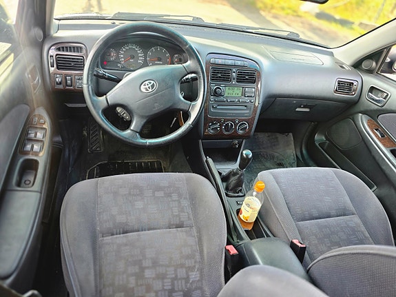 Toyota Avensis 2 of 15