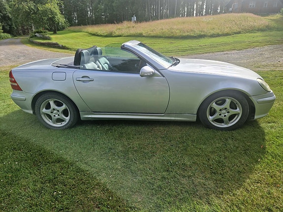 Mercedes-Benz SLK200 4 of 6