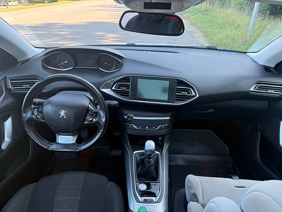 Peugeot 308 SW 5 of 7
