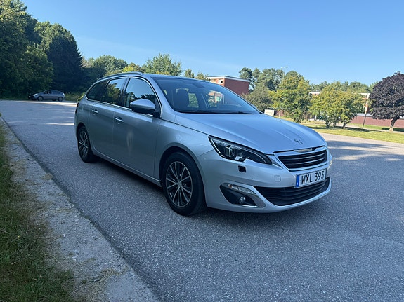 Peugeot 308 SW 2 of 7