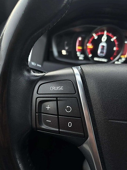 Volvo XC60 13 of 26