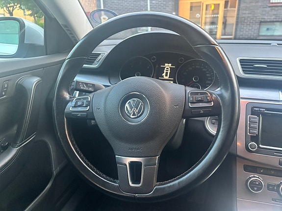 Volkswagen Passat 16 of 18