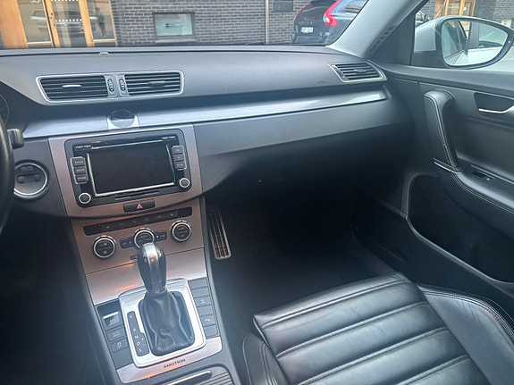Volkswagen Passat 17 of 18