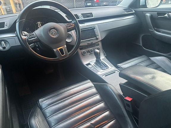 Volkswagen Passat 15 of 18