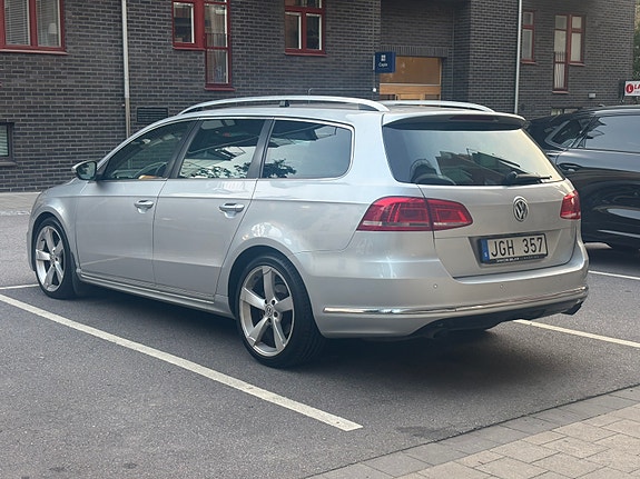 Volkswagen Passat 2 of 18