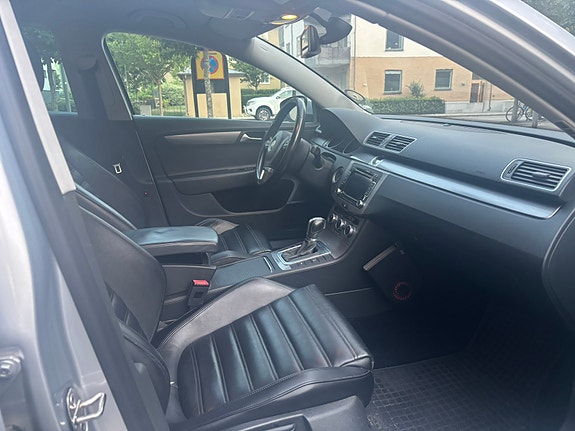 Volkswagen Passat 14 of 18