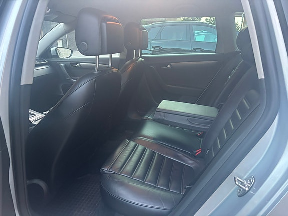 Volkswagen Passat 11 of 18