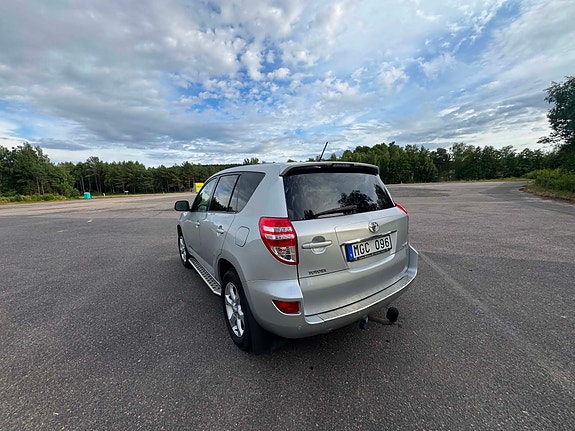 Toyota RAV4 16 of 24