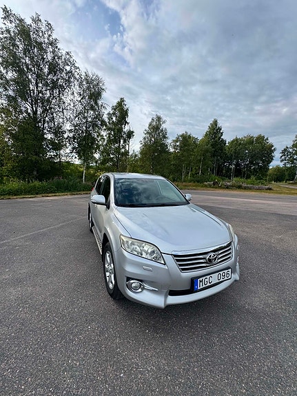 Toyota RAV4 10 of 24