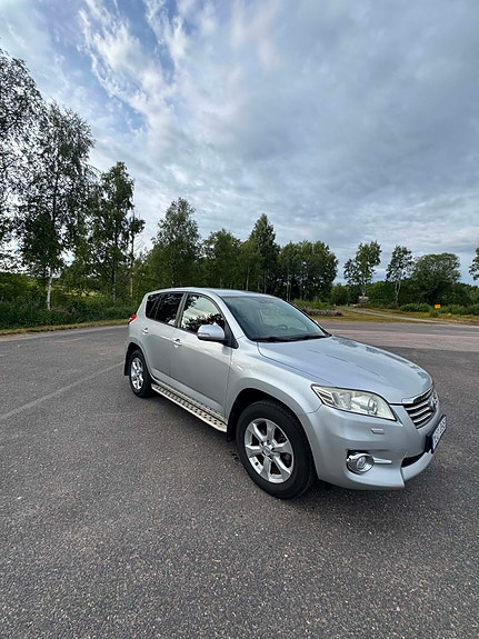Toyota RAV4 12 of 24